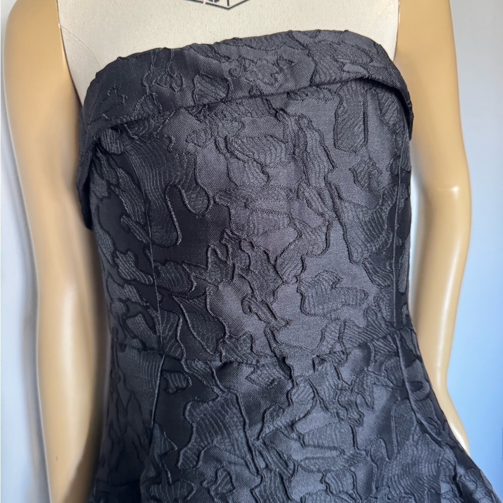 Elegant Black Textured Dress. Ptp 18” lenght 39”fully lined - Picture 4 of 12